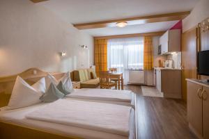 A bed or beds in a room at Ferienhaus Resi & Obermoser