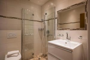 A bathroom at Ferienhaus Resi & Obermoser