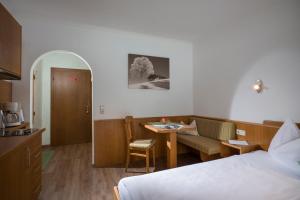 A bed or beds in a room at Ferienhaus Resi & Obermoser