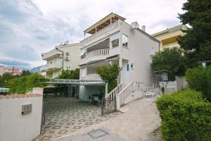 a white building with a walkway in front of it at Apartments Sanda 2 in Promajna