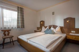 A bed or beds in a room at Ferienhaus Resi & Obermoser