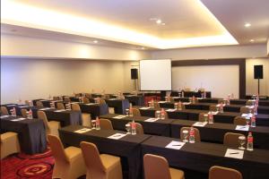 Бизнес-центр и/или конференц-зал в Swiss-Belinn Balikpapan +69 фотографий