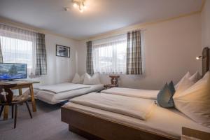 A bed or beds in a room at Ferienhaus Resi & Obermoser