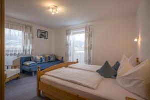 A bed or beds in a room at Ferienhaus Resi & Obermoser