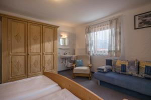 A bed or beds in a room at Ferienhaus Resi & Obermoser