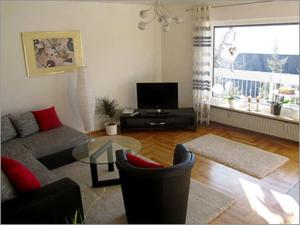 a living room with a couch and a table at Ferienwohnung Bieniussa in Gemünden