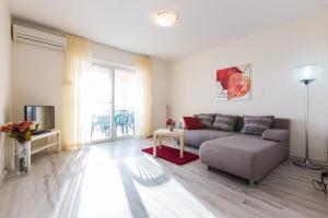 Ein Sitzbereich in der Unterkunft Sea View Apartments Pericic
