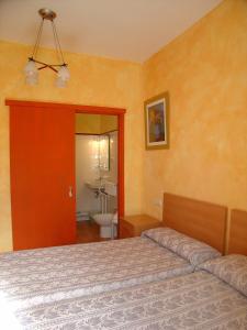 ラ・ビスバルにあるHostal Adarniusのギャラリーの写真
