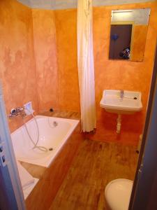 Ванная комната в Hostal Adarnius