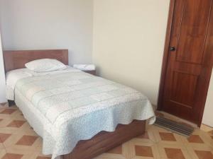 En eller flere senge i et værelse på Hostal Trumarka