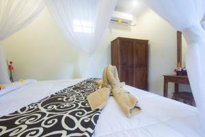 Postel nebo postele na pokoji v ubytování Nengah House Ubud