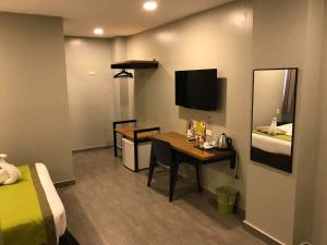 Voodi või voodid majutusasutuse Cebu R Hotel Capitol toas