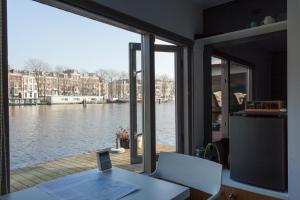 アムステルダムにあるHouseboat Little Amstelのギャラリーの写真