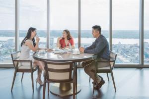 Tetamu yang menginap di Pan Pacific Yangon