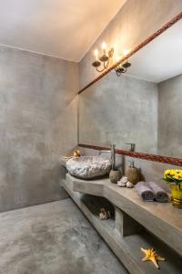 Oceanides Luxury Apartments客房内的一张或多张床位