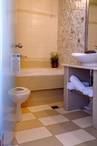 Salle de bains dans l'établissement Leo Hotel
