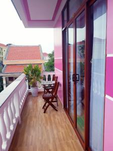 Balkón nebo terasa v ubytování Ms Tri Homestay