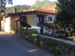 a white house with a fence next to a street at Sportinghouse in Garessio