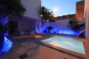 a swimming pool in the backyard of a house at La Casa del Mercante in Racale