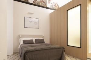 A bed or beds in a room at Genova Suite Art