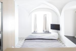 A bed or beds in a room at Genova Suite Art