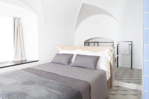 Postel nebo postele na pokoji v ubytování Genova Suite Art