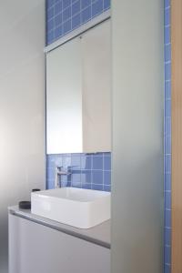 A bathroom at Genova Suite Art