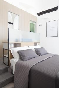 A bed or beds in a room at Genova Suite Art