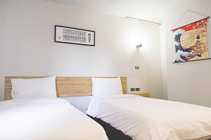 Postel nebo postele na pokoji v ubytování Izen Plus Budget Hotel & Residence