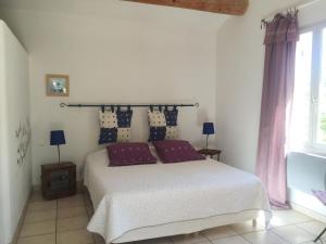 Postel nebo postele na pokoji v ubytování Les Restanques + 27 fotografií