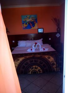 a bedroom with a bed with two stuffed animals on it at Villa Victoria in Trou dʼ Eau Douce