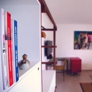 Knihovna v hotelu + 18 fotografií