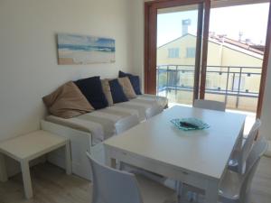 A seating area at Appartamenti FronteMare