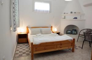 Ένα ή περισσότερα κρεβάτια σε δωμάτιο στο O Pyrgos Accommodations