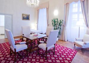 Predel za sedenje v nastanitvi Château Liblice
