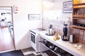 Fossardalur Guesthouse廚房或簡易廚房