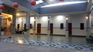 Long KhanhにあるMotel Hoang Giaの広い部屋