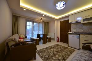 a kitchen and living room with a couch and a table at Kuloğlu Apart 2 in Uzungöl