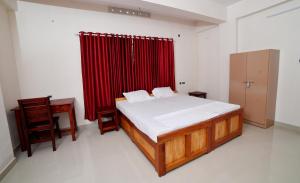 Ένα ή περισσότερα κρεβάτια σε δωμάτιο στο Indeevaram Residency
