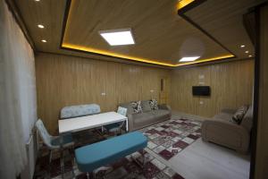 a living room with a couch and a table and chairs at Kuloğlu Apart 2 in Uzungöl
