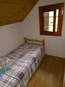 a bedroom with a bed and a window at Apartman Mika in Soko Banja