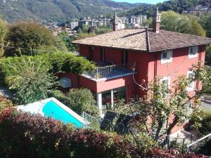 a house with a swimming pool in front of it at B&B Casa Cantoniera in Como