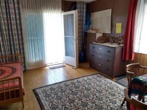 a living room with a dresser and a kitchen at Ferienhaus Abhau-Tage in Ferlach