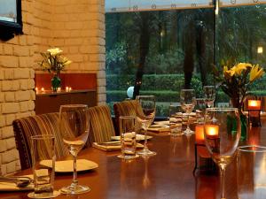 Nápoje v ubytování The Metropolitan Hotel & Spa New Delhi