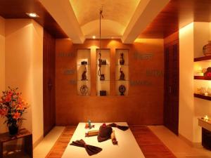 Postel nebo postele na pokoji v ubytování The Metropolitan Hotel & Spa New Delhi
