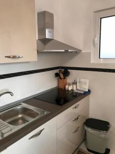Kuchyň nebo kuchyňský kout v ubytování Villa Diana + 37 fotografií