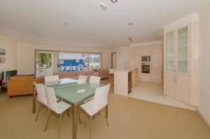 Φωτογραφία από το άλμπουμ του Crow's Nest Apartments σε Whitianga