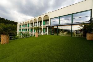 Foto de la galería de Park Hotel RAYA Garden en Veliko Tŭrnovo