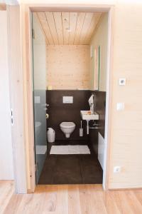 Koupelna v ubytování Ferienwohnung Feurle´s + 37 fotografií