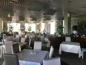 Un restaurant sau alt loc unde se poate mânca la Jurgen Resort